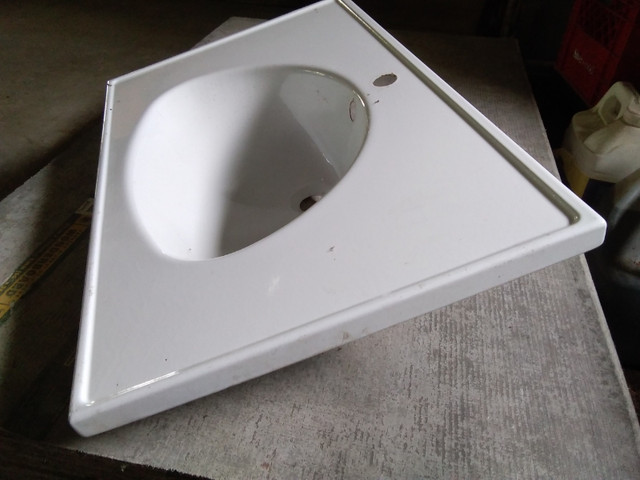 Enamel Sink, New Old Stock in Plumbing, Sinks, Toilets & Showers in Kawartha Lakes - Image 3