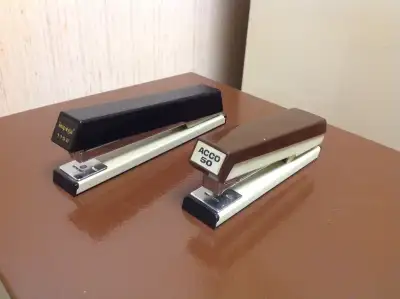 Deux petites brocheuses de bureau. Toujours bien fonctionnelles. 15$ pour les deux.
