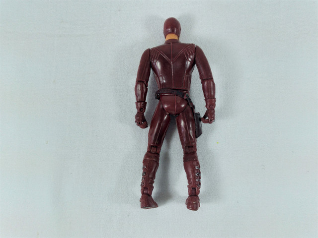 2002 ToyBiz Marvel Legends Series 3 Daredevil 6" Action Figure in Arts & Collectibles in Moncton - Image 2