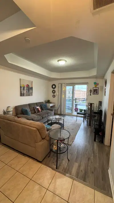 Prime 1-bedroom condo available at Winston Churchill & Erin Centre. Includes all appliances, air con...