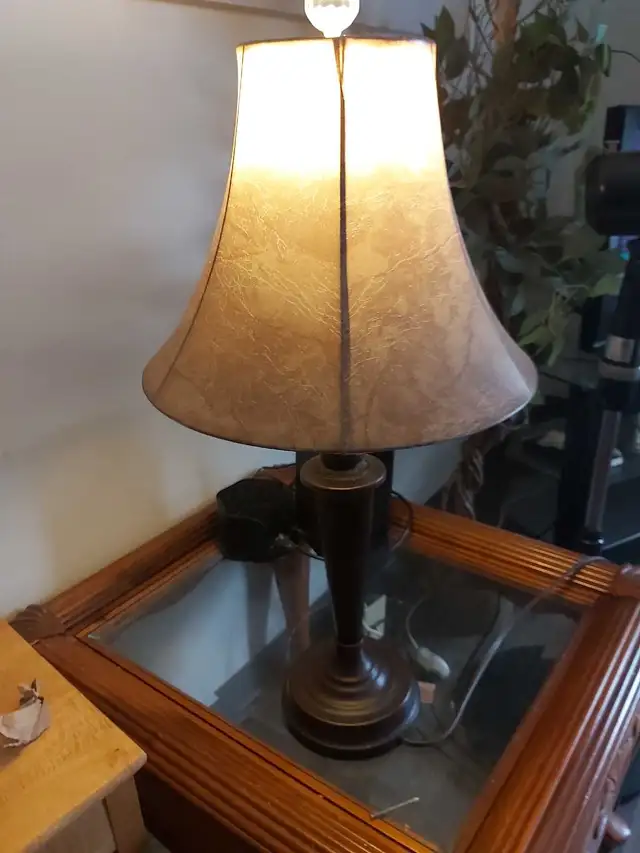 Table Lamp in Indoor Lighting & Fans in Kitchener / Waterloo - Image 2