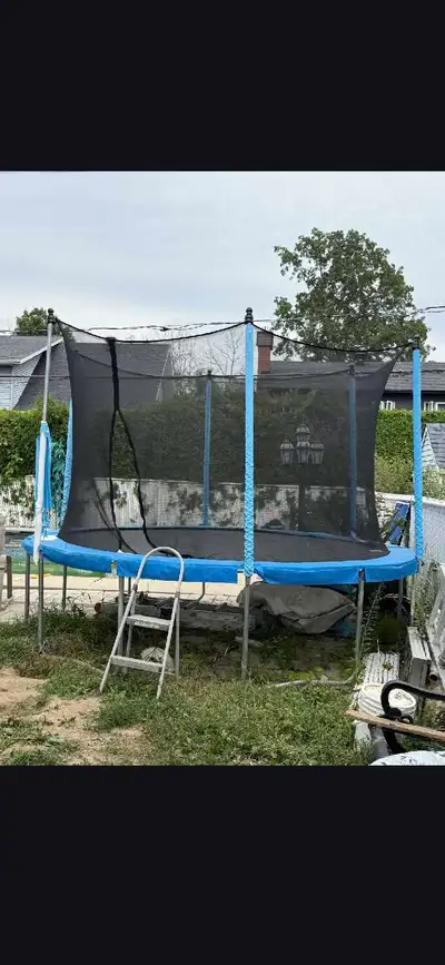 A vendre trampoline , View more
