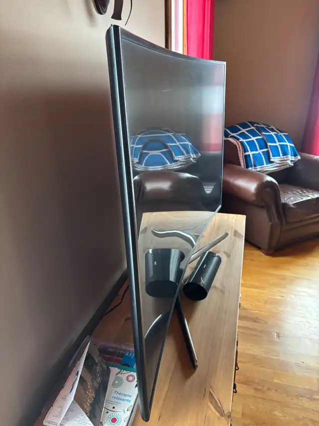 Samsung smart TV curved screen in TVs in Gatineau - Image 3