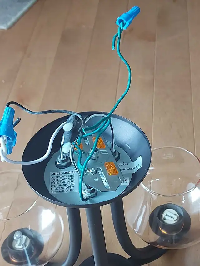 hanging light fixtures  in Indoor Lighting & Fans in Moncton - Image 7