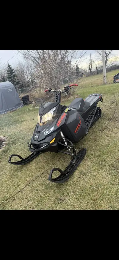 Looking to sell my 2016 skidoo summit 800r 154 T3 as I’m looking to upgrade, sled has 4600km runs an...