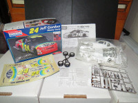 Vintage 1995 NASCAR Jeff Gordon #24 DuPont Car Model Kit