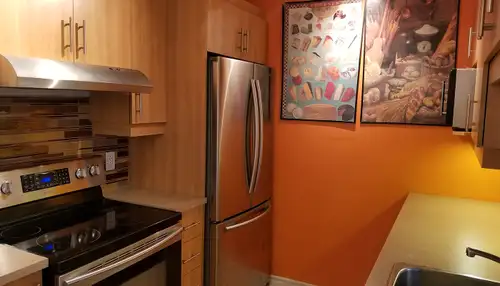 Super 4 1/2, dans un immeuble à 8 logements disponible immediatement. Électroménagers inclus. Le log...