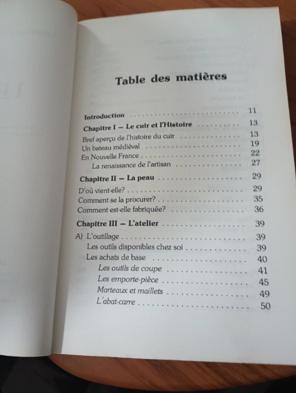 'Le cuir' book in Textbooks in Moncton - Image 3