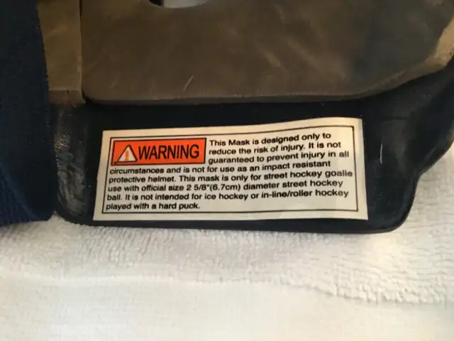 Toronto Maple Leaf Franklin Extreme Pro GFM 1000 Goalie Mask in Hockey in City of Toronto - Image 5