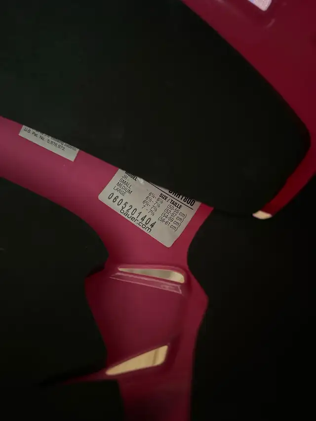 12y-2 adjustable skates and helmet in Skates & Blades in Ottawa - Image 9