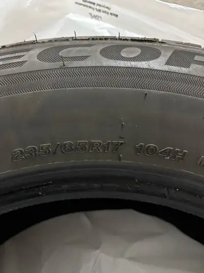 Size 235/65R17. Just One tire in good condition. Came off my 2020 Honda CRV. If interested please ca...