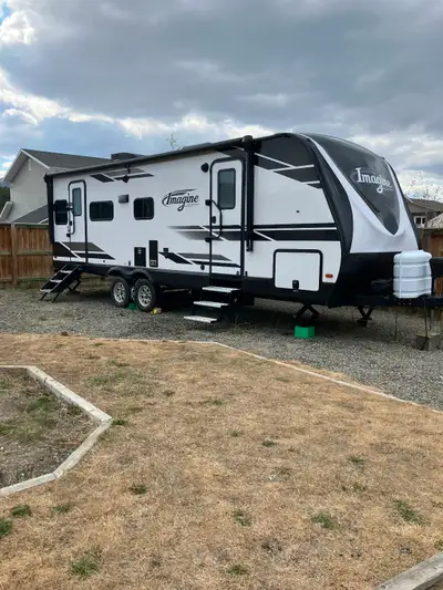 Make & Model: 2021 Grand Design Imagine 2500RL (Rear Living) Weight: UVW: 6,106 lbs | GVWR: 7,495 lb...