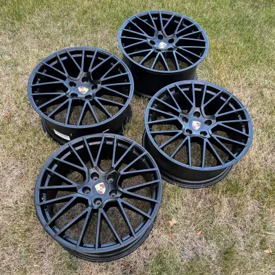 These are Satin Gloss Black OEM Porsche Cayenne GTS Spyder RS design 21" rims. They are staggered wi...