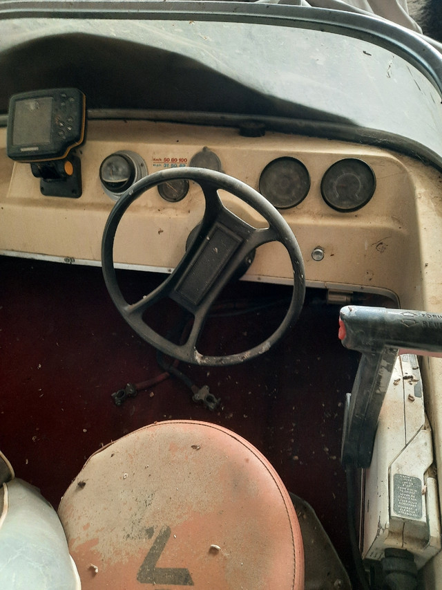 1970? Banshee ski boat 70hp  in Powerboats & Motorboats in Moose Jaw - Image 3