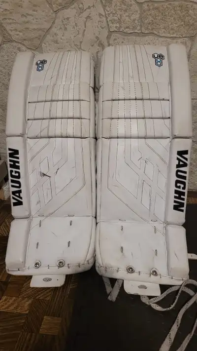 Goalie pads 24" +2, View more