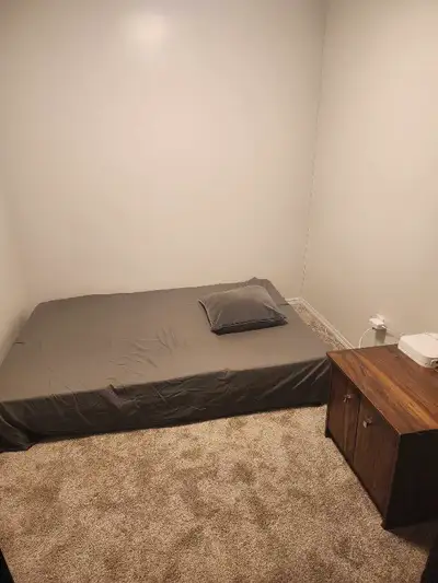 Looking for a roommate in a condo