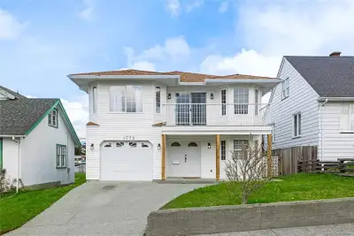 This beautiful home offers you a suite on the main floor with developed living space, 3 bedrooms and...