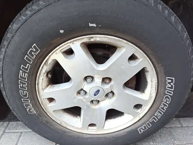 Original Ford mags with all season tires installed in Tires & Rims in West Island - Image 4