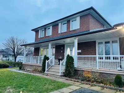 House for Rent – Etobicoke Spacious and bright house for rent in Etobicoke, conveniently located clo...