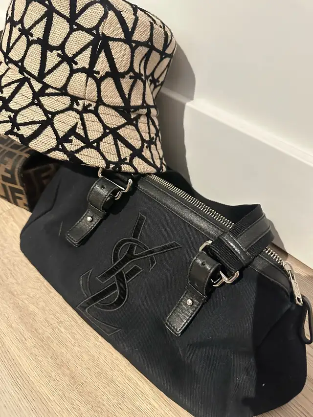 Real YSL Bag in Women's - Bags & Wallets in City of Toronto - Image 3