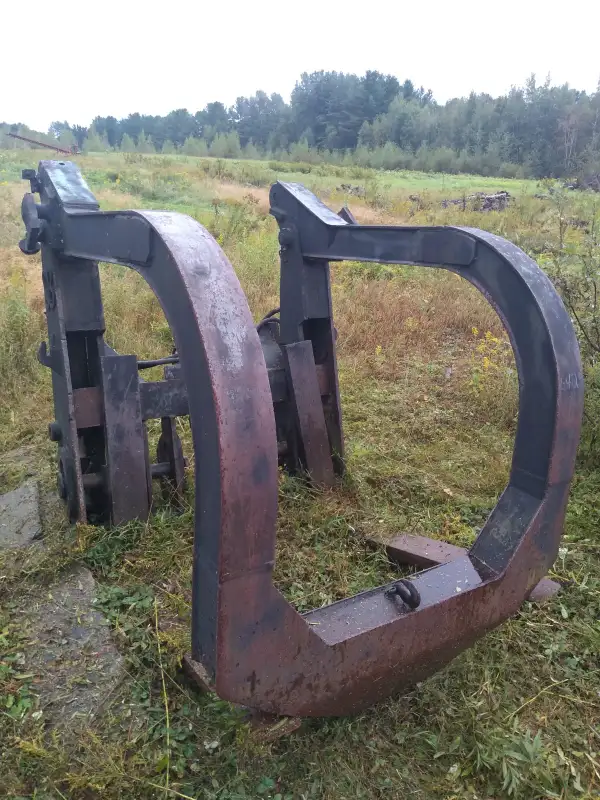Fourches/pince  grappin combiné pour palettes et billots de bois in Heavy Equipment in Shawinigan - Image 5