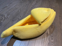 New banana pet bed 