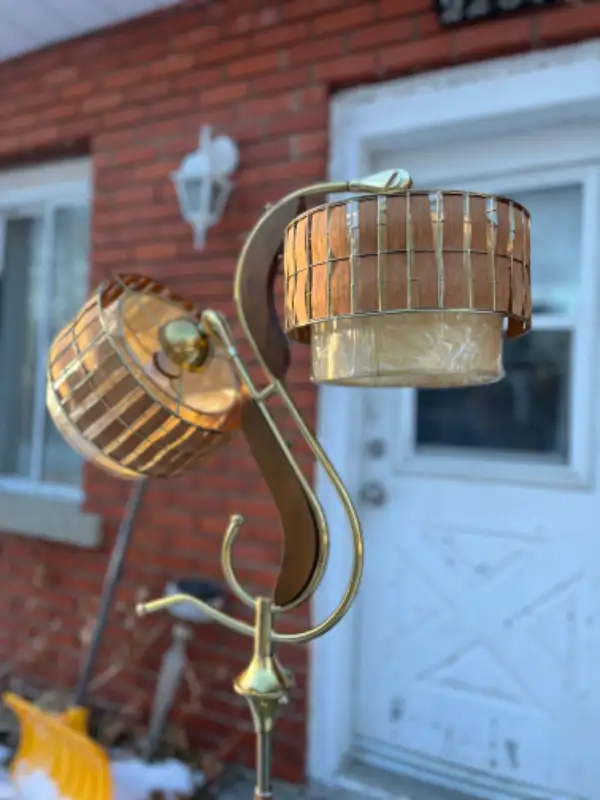Magnifique lampe sur pied vintage Majestic Luxcraft in Indoor Lighting & Fans in City of Montréal - Image 3