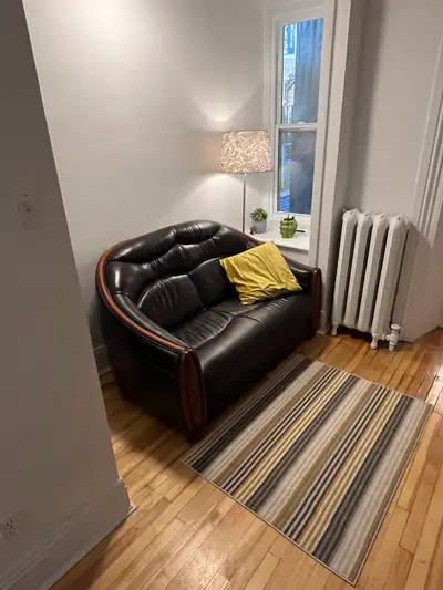 Appartement 3 1/2 entièrement meublé à louer dans un immeuble calme et bien entretenu situé au cœur...