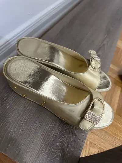 Soffi Slides, View more