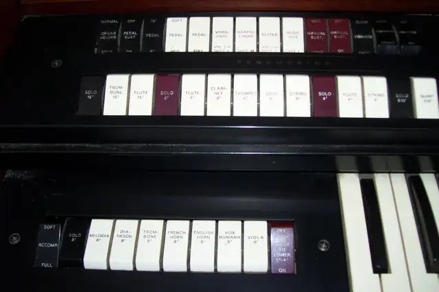 1950S LOWREY DOUBLE KEYBOARD ELECTRIC  ORGAN TUBE TYPE in Pianos & Keyboards in Grand Bend - Image 4