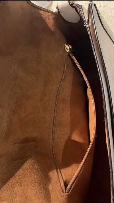Coach Crossbody Bag w/ card holder Color : Perl Pick Up : Ellerslie Sw CASH