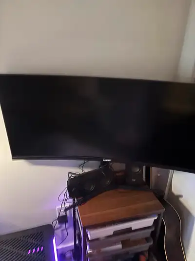 144hz hdr curved monitor brand new use it for few months perfect condition 2500r i have al ready a f...