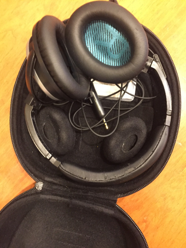 Bose Headphones QuietComfort 15 in Headphones in St. Catharines - Image 4