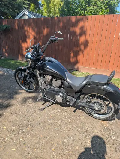 Arguably the best v twin motorcycle made, barely broke in with 36 kkms, new tires, batt,, great runn...