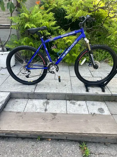 27 Speed High-End Kona Mountain Bike $525, Voir plus