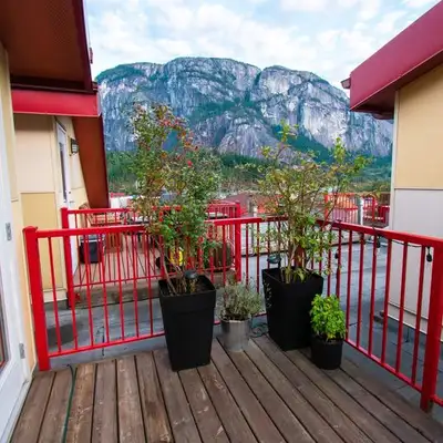 Fully Furnished 1-Bedroom Condo for Short-Term Sublet in Downtown Squamish Location: Downtown Squami...