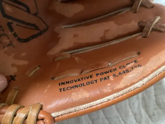 VINTAGE MIZUNO PROSPECT YOUTH BASEBALL CATCHER'S MITT GLOVE in Baseball & Softball in St. Catharines - Image 9