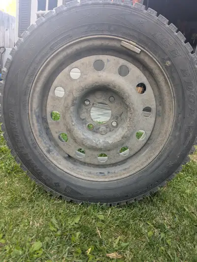 $700 cash only. Bought from KalTire on April 9, 2024 4x Sumitomo Ice Edge 88T tires on rims off an 2...