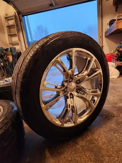 SRT Jeep grand cherokee chrome wheels ceramic coated like new condition. Rims are 20 inch 5×127 bolt...