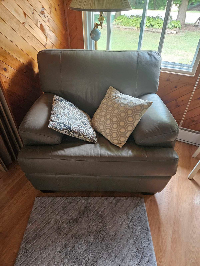 Leathercraft sofa and chair Durham model in Multi-item in Owen Sound - Image 4
