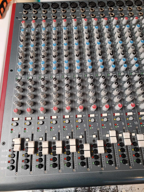 Allen&Heath ZED-R16 16-Channel Firewire Recording Mixer in Pro Audio & Recording Equipment in Trenton - Image 2