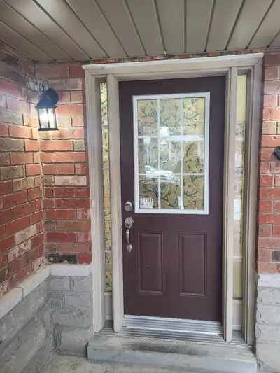 Beautiful 3 Bedrooms and 2.5 Bathrooms Semi-Detached Home