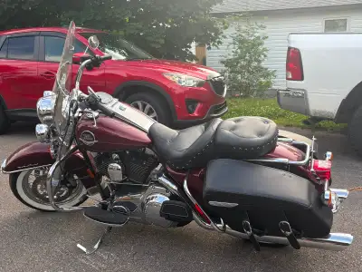This is a well-maintained, pre-owned Harley Davidson Road King, perfect for hitting the open road wi...