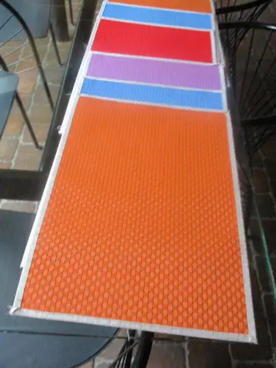 SIX SETS DE TABLE  VINYLE MAT  TRESSE COULEURS, View more