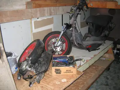 A VENDRE PLUSIEURS PIECES DE SCOOTER DERBI 2003-2005