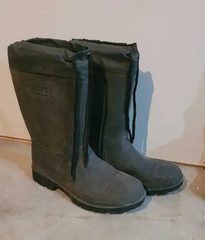 Size 11 Kamik Insulated Rubber Boots, View more