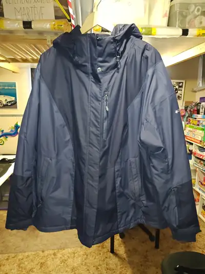 1 - Manteau d'hiver Columbia (marine), grandeur 3X. J'en demande 80$ 2 - Manteau d'hiver ActiveZone...