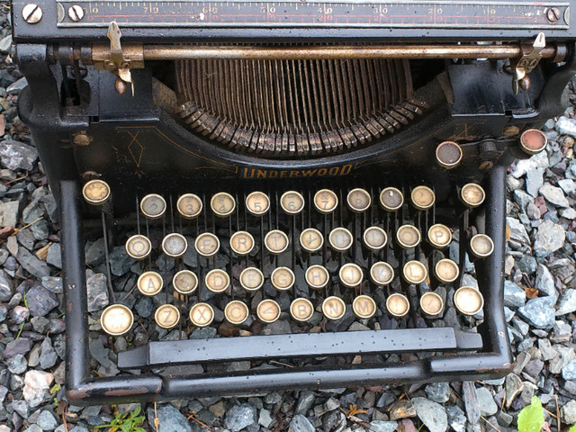 2 Vintage Underwood Typewriters--No.4 &amp; No.5 in Arts & Collectibles in New Glasgow - Image 2