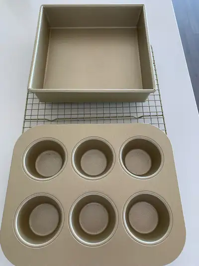 3 Piece Williams Sonoma Goldtouch Baking Set, View more