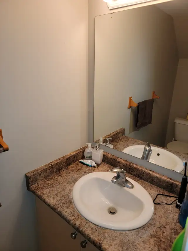 Room for rent in quite peaceful house in Kitchener Ontario in Room Rentals & Roommates in Kitchener / Waterloo - Image 8